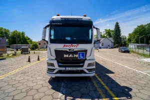 Ciągnik siodłowy z naczepą - Man T65 - szkoła jazdy Perfect Zamość