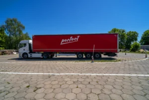 Ciągnik siodłowy z naczepą - Man T65 - szkoła jazdy Perfect Zamość
