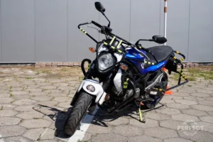 Motocykl Suzuki Gladius 35 kW na placu nauki jazdy Perfect Zamość.