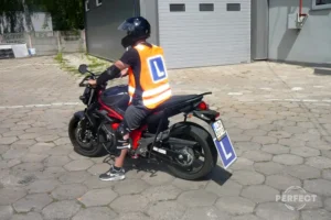 Nauka jazdy kategorii A - Motocykl Suzuki Gladius na placu manewrowym Perfect Zamość.