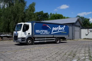 DAF LF 260 FA – ciężarówka do egzaminu kat. C w WORD Zamość. 260 KM, Euro 6. Pojazd w kolorze białym na placu egzaminacyjnym.
